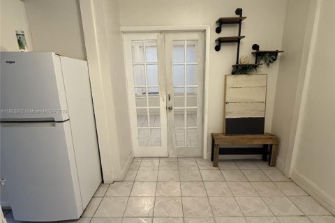 Immobilier commercial à vendre à Miami, Floride: 487.64 m2 № 1874801 - photo 9
