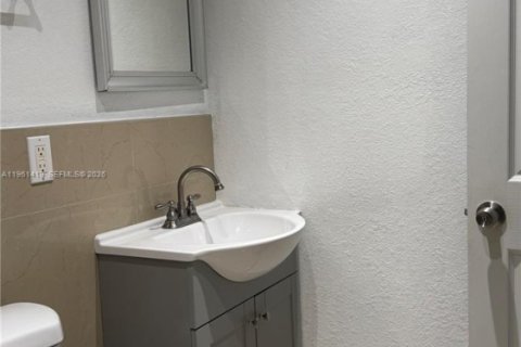 Propiedad comercial en alquiler en Homestead, Florida, 1 dormitorio, 37.16 m2 № 2080817 - foto 6