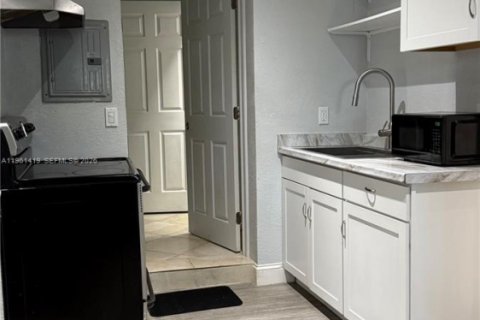 Propiedad comercial en alquiler en Homestead, Florida, 1 dormitorio, 37.16 m2 № 2080817 - foto 9
