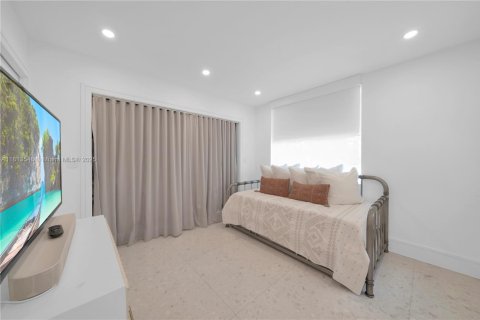 House in Coral Gables, Florida 5 bedrooms, 338.16 sq.m. № 1762396 - photo 5