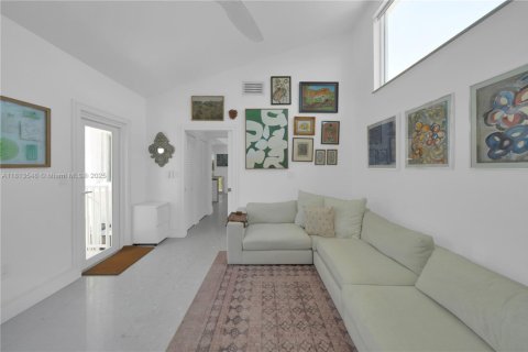 House in Coral Gables, Florida 5 bedrooms, 338.16 sq.m. № 1762396 - photo 27