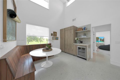 House in Coral Gables, Florida 5 bedrooms, 338.16 sq.m. № 1762396 - photo 23
