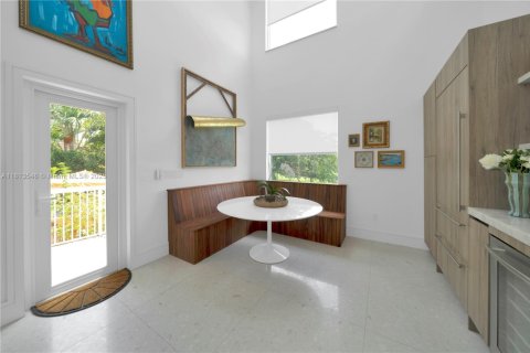 House in Coral Gables, Florida 5 bedrooms, 338.16 sq.m. № 1762396 - photo 21