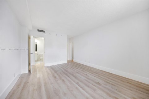 Copropriété à louer à Hollywood, Floride: 1 chambre, 84.17 m2 № 1932936 - photo 18