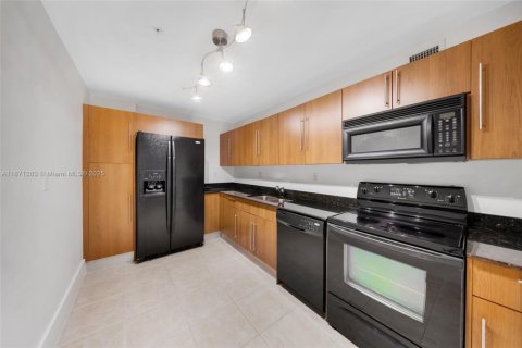 Copropriété à louer à Hollywood, Floride: 1 chambre, 84.17 m2 № 1932936 - photo 11