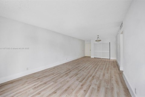 Copropriété à louer à Hollywood, Floride: 1 chambre, 84.17 m2 № 1932936 - photo 21