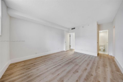 Copropriété à louer à Hollywood, Floride: 1 chambre, 84.17 m2 № 1932936 - photo 17