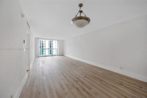 Copropriété à louer à Hollywood, Floride: 1 chambre, 84.17 m2 № 1932936 - photo 2