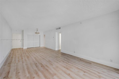 Copropriété à louer à Hollywood, Floride: 1 chambre, 84.17 m2 № 1932936 - photo 19