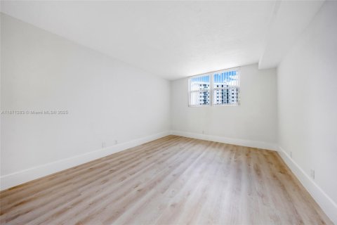 Copropriété à louer à Hollywood, Floride: 1 chambre, 84.17 m2 № 1932936 - photo 15