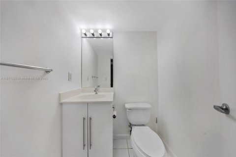 Copropriété à louer à Hollywood, Floride: 1 chambre, 84.17 m2 № 1932936 - photo 14