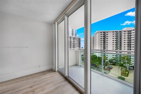 Copropriété à louer à Hollywood, Floride: 1 chambre, 84.17 m2 № 1932936 - photo 9