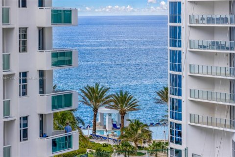 Copropriété à louer à Hollywood, Floride: 1 chambre, 84.17 m2 № 1932936 - photo 1