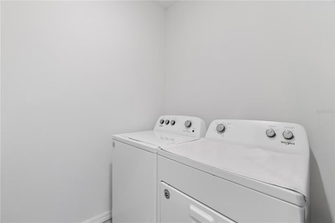 House in Odessa, Florida 4 bedrooms, 209.96 sq.m. № 1876142 - photo 13
