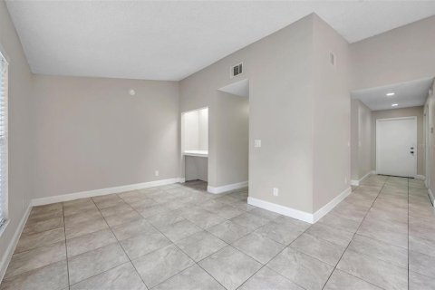 Townhouse in Tampa, Florida 2 bedrooms, 117.06 sq.m. № 1744647 - photo 22
