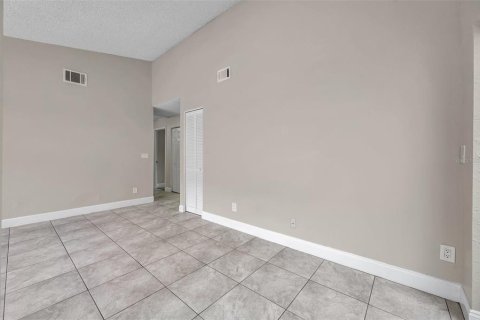 Townhouse in Tampa, Florida 2 bedrooms, 117.06 sq.m. № 1744647 - photo 18