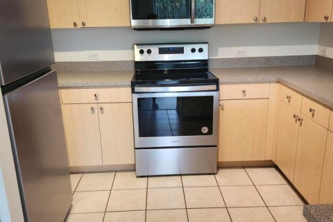 Condo in Boynton Beach, Florida, 2 bedrooms № 2251019 - photo 2