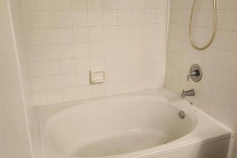 Condo in Boynton Beach, Florida, 2 bedrooms № 2251019 - photo 11