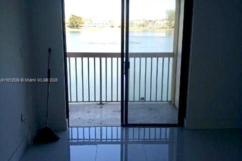 Condominio en venta en Fort Lauderdale, Florida, 1 dormitorio, 65.22 m2 № 1875173 - foto 10