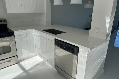 Condominio en venta en Fort Lauderdale, Florida, 1 dormitorio, 65.22 m2 № 1875173 - foto 1
