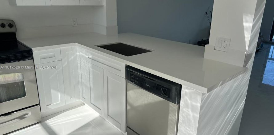 Condominio en Fort Lauderdale, Florida, 1 dormitorio  № 1875173
