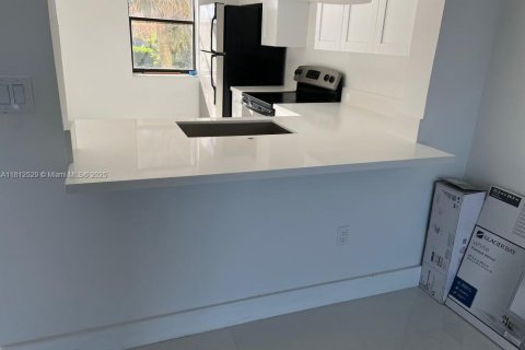 Condominio en venta en Fort Lauderdale, Florida, 1 dormitorio, 65.22 m2 № 1875173 - foto 2