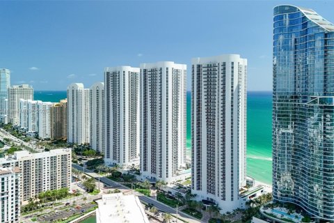 Condo in Sunny Isles Beach, Florida, 3 bedrooms  № 1863115 - photo 15