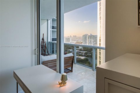 Condo in Sunny Isles Beach, Florida, 3 bedrooms  № 1863115 - photo 5