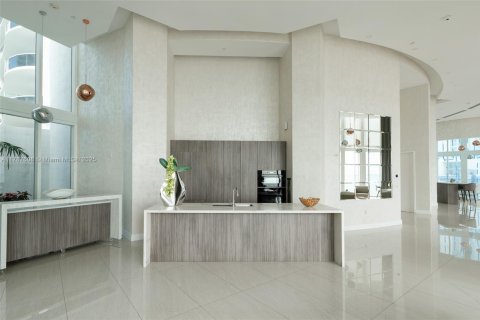 Condo in Sunny Isles Beach, Florida, 3 bedrooms  № 1863115 - photo 28