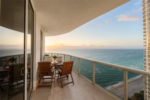 Condo in Sunny Isles Beach, Florida, 3 bedrooms  № 1863115 - photo 2