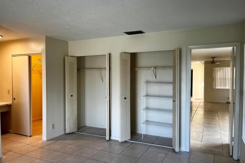 Appartement à louer à Hollywood, Floride: 3 chambres, 247.12 m2 № 2432503 - photo 11