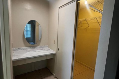 Appartement à louer à Hollywood, Floride: 3 chambres, 247.12 m2 № 2432503 - photo 12