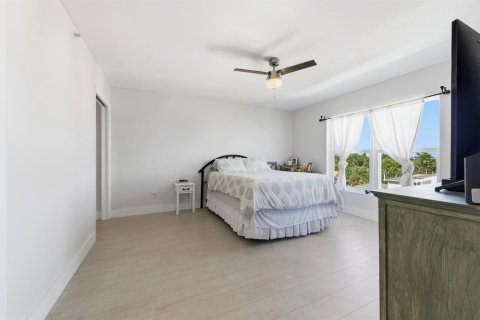 Condo in Lantana, Florida, 2 bedrooms  № 2081894 - photo 16