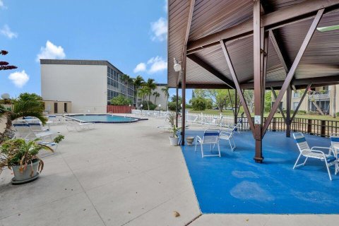 Condo in Lantana, Florida, 2 bedrooms  № 2081894 - photo 27