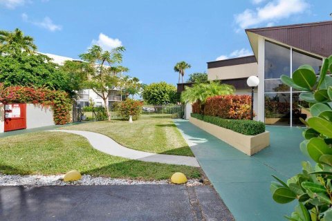 Condo in Lantana, Florida, 2 bedrooms  № 2081894 - photo 25