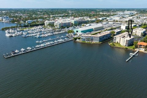 Condo in Lantana, Florida, 2 bedrooms  № 2081894 - photo 3