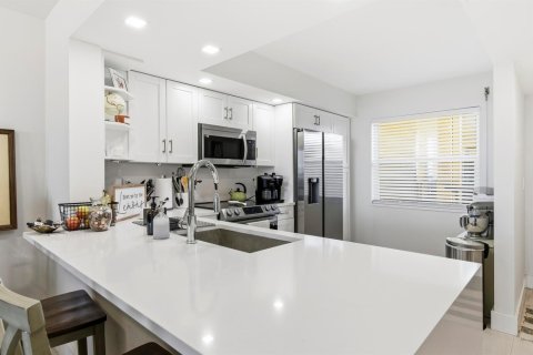 Condo in Lantana, Florida, 2 bedrooms  № 2081894 - photo 7