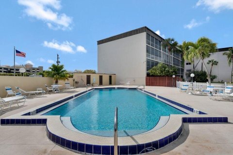 Condo in Lantana, Florida, 2 bedrooms  № 2081894 - photo 28