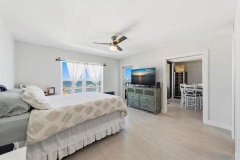 Condo in Lantana, Florida, 2 bedrooms  № 2081894 - photo 15