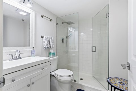 Condo in Lantana, Florida, 2 bedrooms  № 2081894 - photo 12