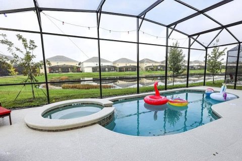 Casa en alquiler en Kissimmee, Florida, 12 dormitorios, 442.4 m2 № 1908916 - foto 2