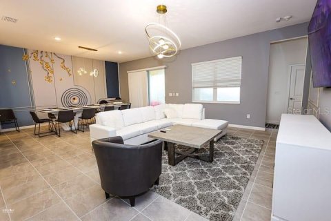 Casa en alquiler en Kissimmee, Florida, 12 dormitorios, 442.4 m2 № 1908916 - foto 18