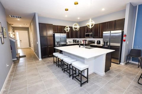 Casa en alquiler en Kissimmee, Florida, 12 dormitorios, 442.4 m2 № 1908916 - foto 3