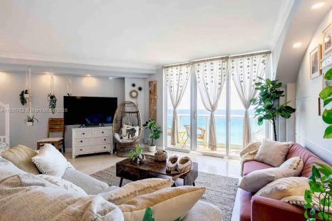 Condo à Hollywood, Floride, 1 chambre  № 2089706