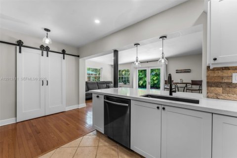 Casa en venta en Miami, Florida, 3 dormitorios, 175.77 m2 № 2075876 - foto 17