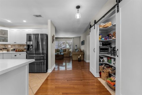 Casa en venta en Miami, Florida, 3 dormitorios, 175.77 m2 № 2075876 - foto 23