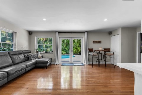 Casa en venta en Miami, Florida, 3 dormitorios, 175.77 m2 № 2075876 - foto 18