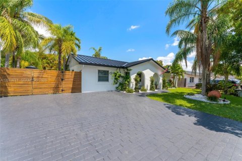 Casa en venta en Miami, Florida, 3 dormitorios, 175.77 m2 № 2075876 - foto 7