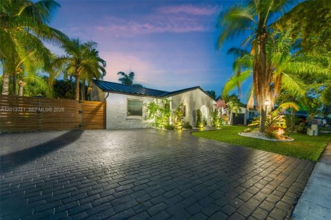 Casa en venta en Miami, Florida, 3 dormitorios, 175.77 m2 № 2075876 - foto 5