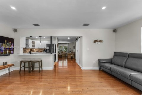 Casa en venta en Miami, Florida, 3 dormitorios, 175.77 m2 № 2075876 - foto 21